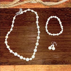 💎 3 Piece Pearly Set -Earrings, Bracelet, Necklace 💎